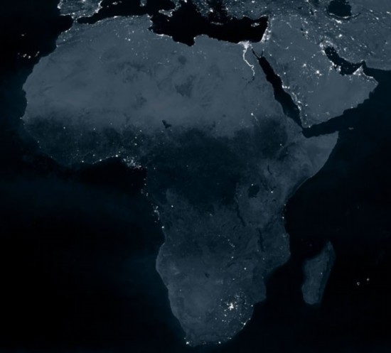 震撼地球夜景卫星图 非洲的夜晚 埃及境内尼罗河两岸人口密集 在非洲北部漆黑的夜空开辟了一条 灯光大道 堆糖 美图壁纸兴趣社区