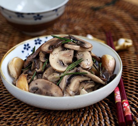 炒蘑菇隔夜能吃吗 堆糖网