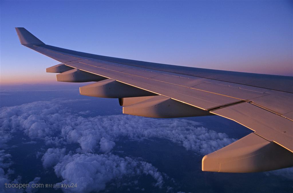 航天运输-大型飞机机翼工业科技图片素材