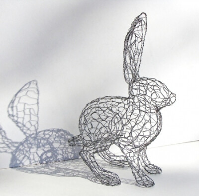 设计师 ruth jensen 使用铁丝线精心制作的可爱动物雕塑.