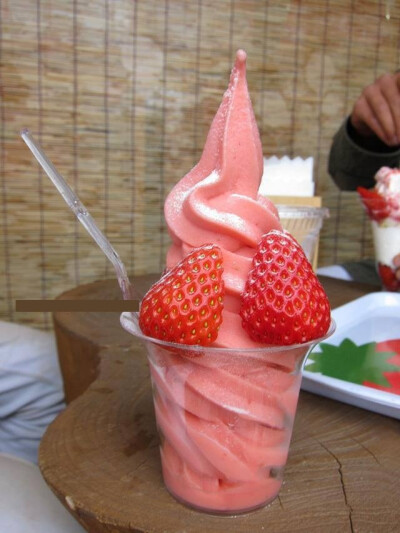薯片冰淇淋草莓