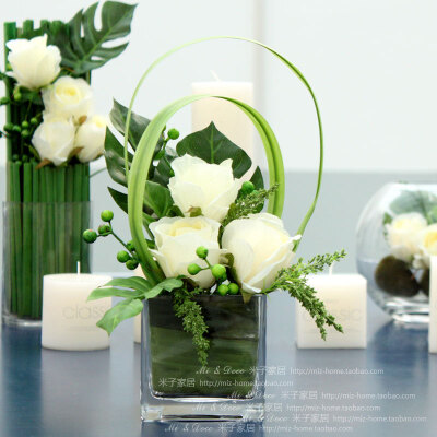 现代简约时尚家居装饰之灵淡雅白玫瑰 玻璃方缸整体花艺