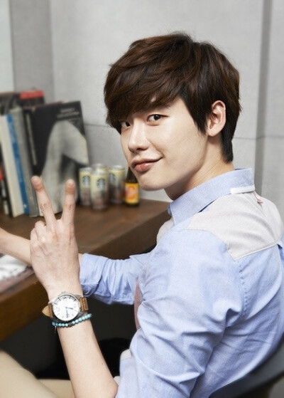 李钟硕(lee jong suk 1989年9月14日),韩国影视男演员.