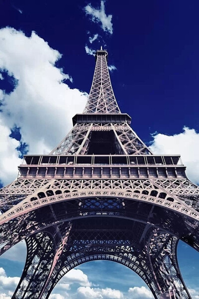 英文名称:eiffel tower,法文名称:la tour eiffel,别称:巴黎铁塔