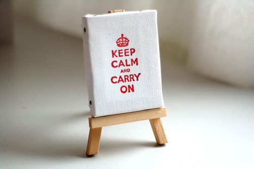 "keep calm and carry on,保持冷静,继续前行.