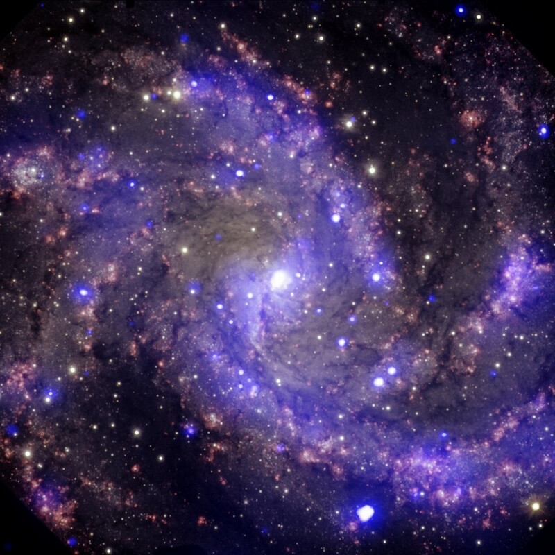 2013年nasa最震撼的太空照片——"烟火星系": ngc 6946是一个距离地球