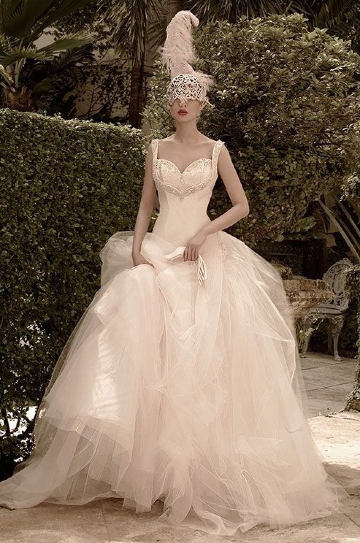 pucchi 2014婚纱新品】女王般奢华气场,将唯美复古演绎得淋漓尽致