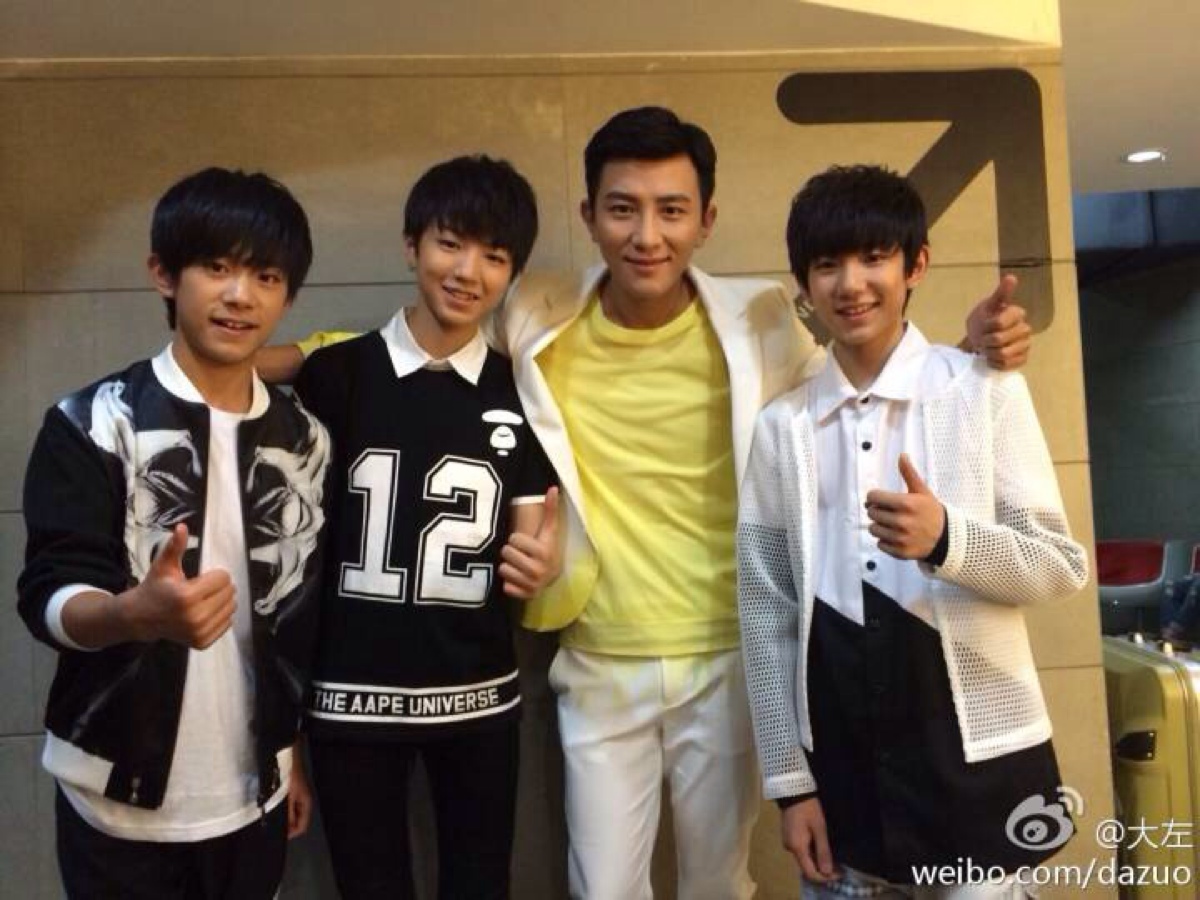 tfboys#王俊凯#王源#易烊千玺#多年已过,主持人的芳华未改,而你们