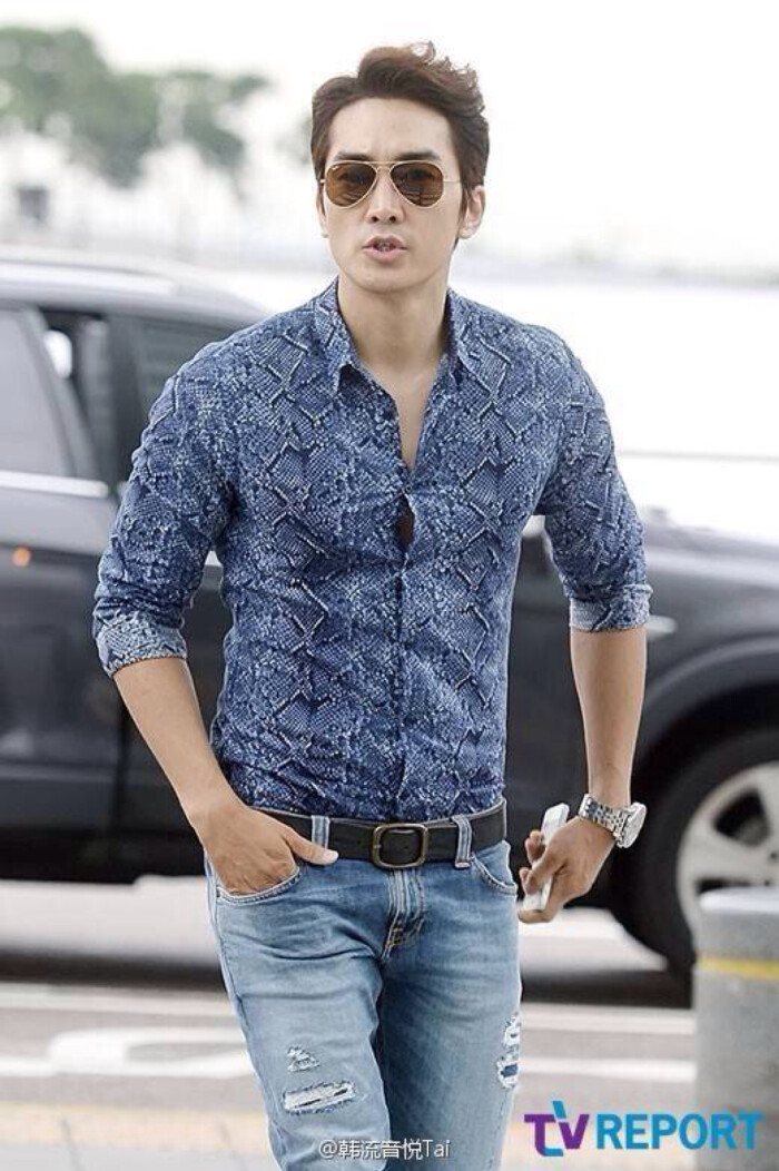 #宋承宪#为宣传电影《人间中毒》,从仁川机场