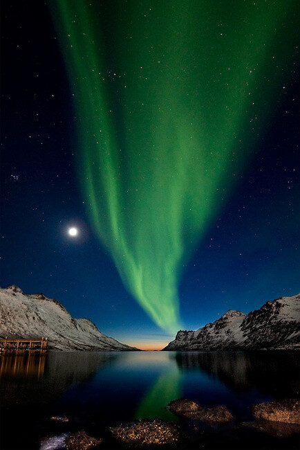 ersfjordbotn峡湾的极光,挪威.