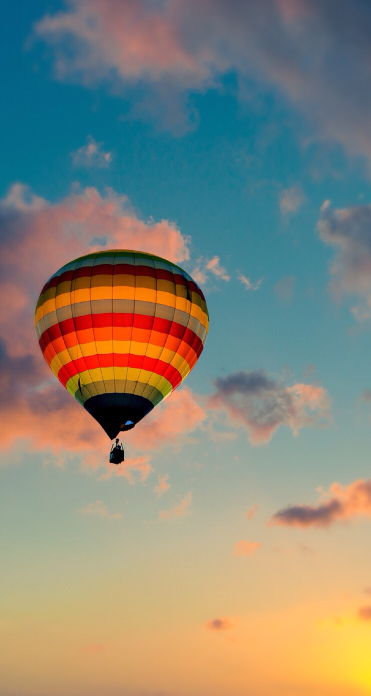 蓝天白云与湖上空的热气球高清jpg图片免费下载_编号z6ghx7omv_图精灵
