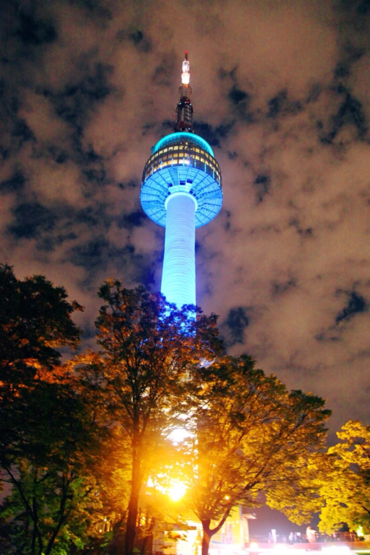 韩国首尔必游景点：N首尔塔（N Seoul Tower）~欣赏美丽夜景
