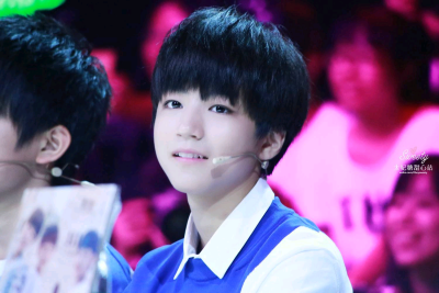 tfboys 王俊凯 深圳年代秀 cr:logo