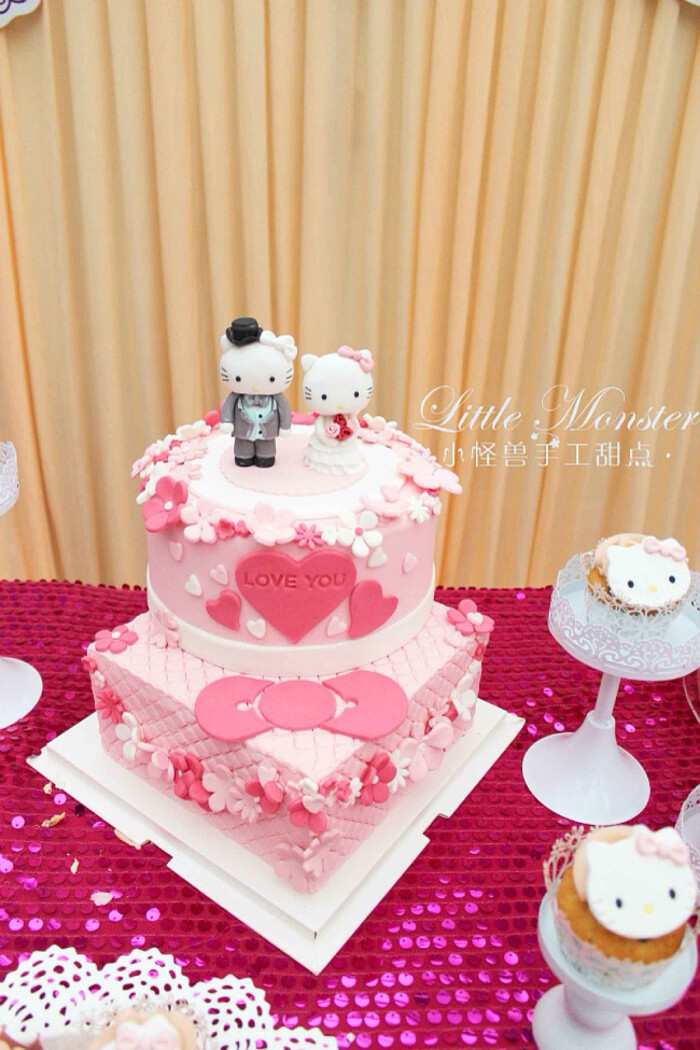 hellokitty主题婚礼甜品台 翻糖蛋糕
