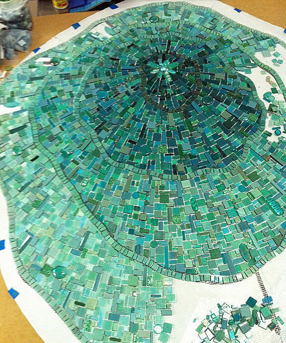 马赛克(mosaic),建筑专业名词为锦砖,分为陶瓷锦砖和玻璃锦砖两种.