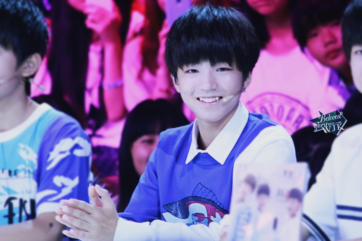 tfboys王俊凯 2014.8.28 年代秀.cr.logo