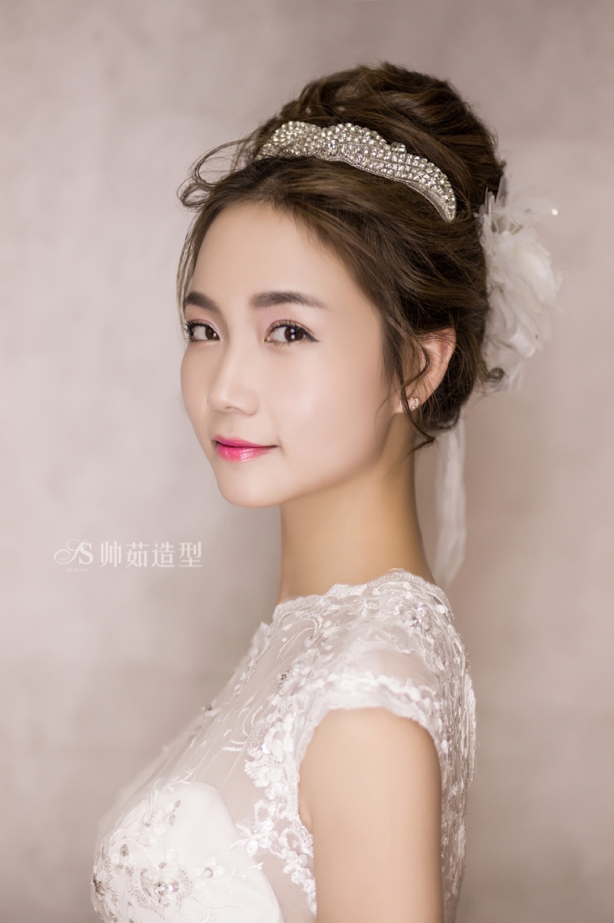 韩式新娘化妆造型 甜美新娘夺眼球_黑光春风