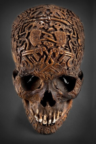据称法器的人骨来自被认为有很高修为的人,生前发愿死后骨头用于修行