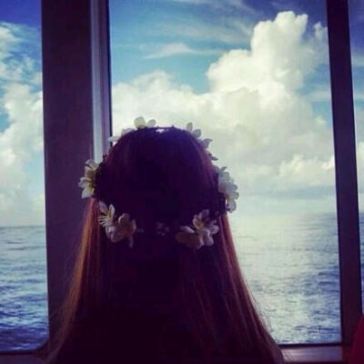 海边唯美长发背影