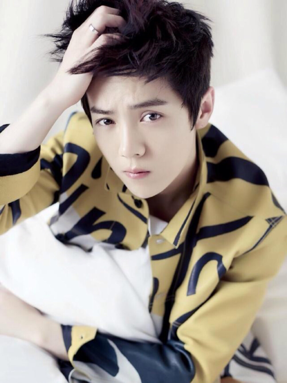 【鹿晗 《elle》写真】 壁纸 明星 帅哥 exo 服饰 男神 画报 封面