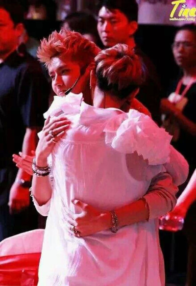 牛桃exo cp 吴亦凡黄子韬 kris tao