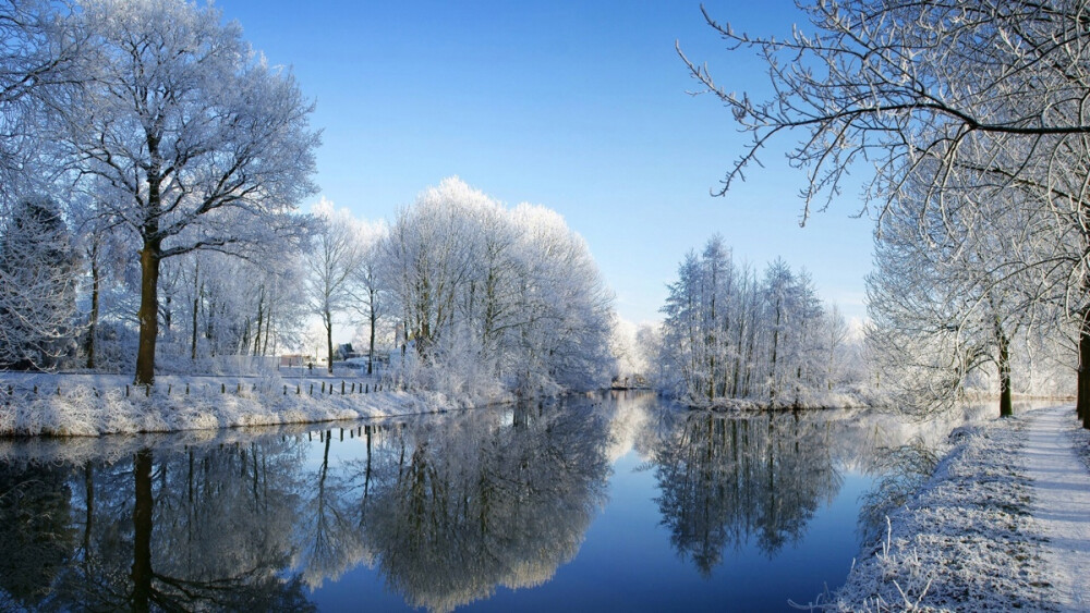 今日小编又来为大家送上一组冬季清新唯美雪景桌面壁纸,希1000_563