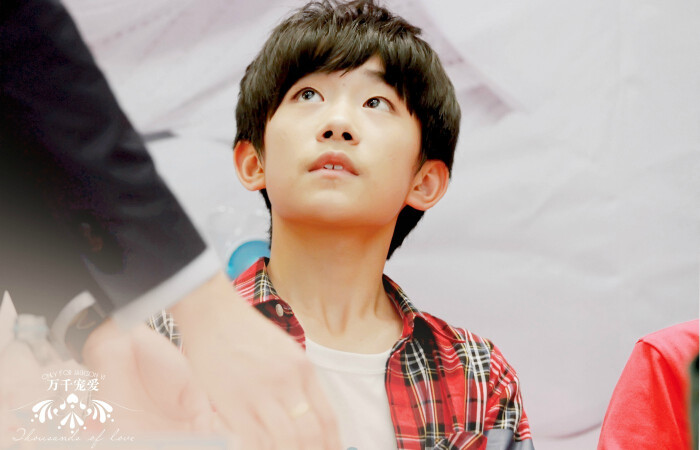 易烊千玺# #tfboys易烊千玺#20140502北京魔法城堡签名会