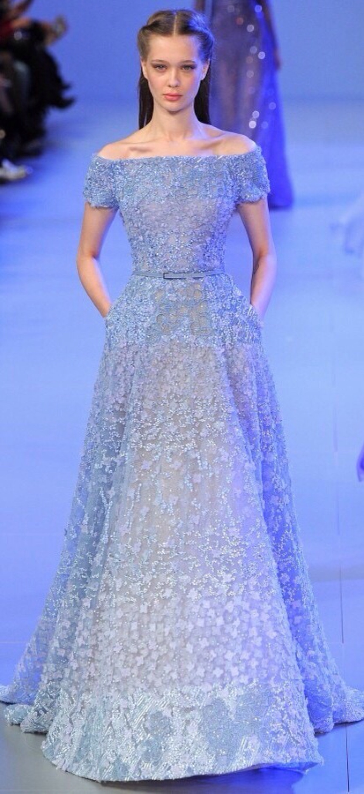 elie saab 盛装出席却只为献礼#婚纱礼服#服饰风尚