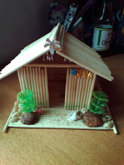 用废弃的女筷子做成的小房子