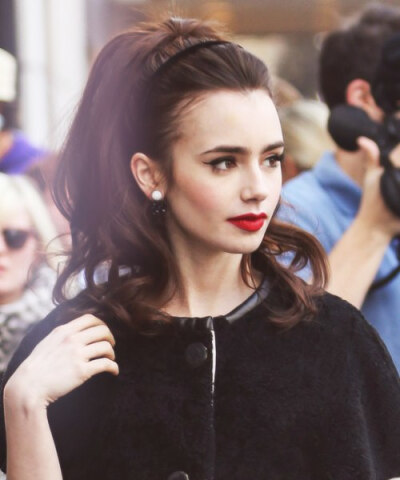 莉莉·柯林斯(lily jane collins),1989年3月18日出生于英国,英国裔