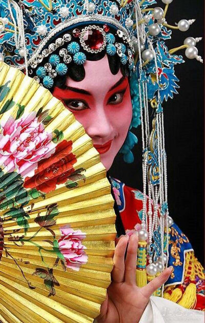 戏子是民间表演技艺者,中国早期多称演员为优伶,后又有戏子的称呼