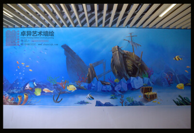 这是为济南历山路上奥特莱斯商场制作的手绘墙 ,墙面画的是海底世界