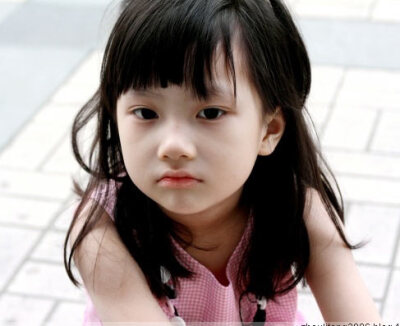 西子小小2004年5月26日出生于浙江省杭州市,是真正的西子湖畔小美女.