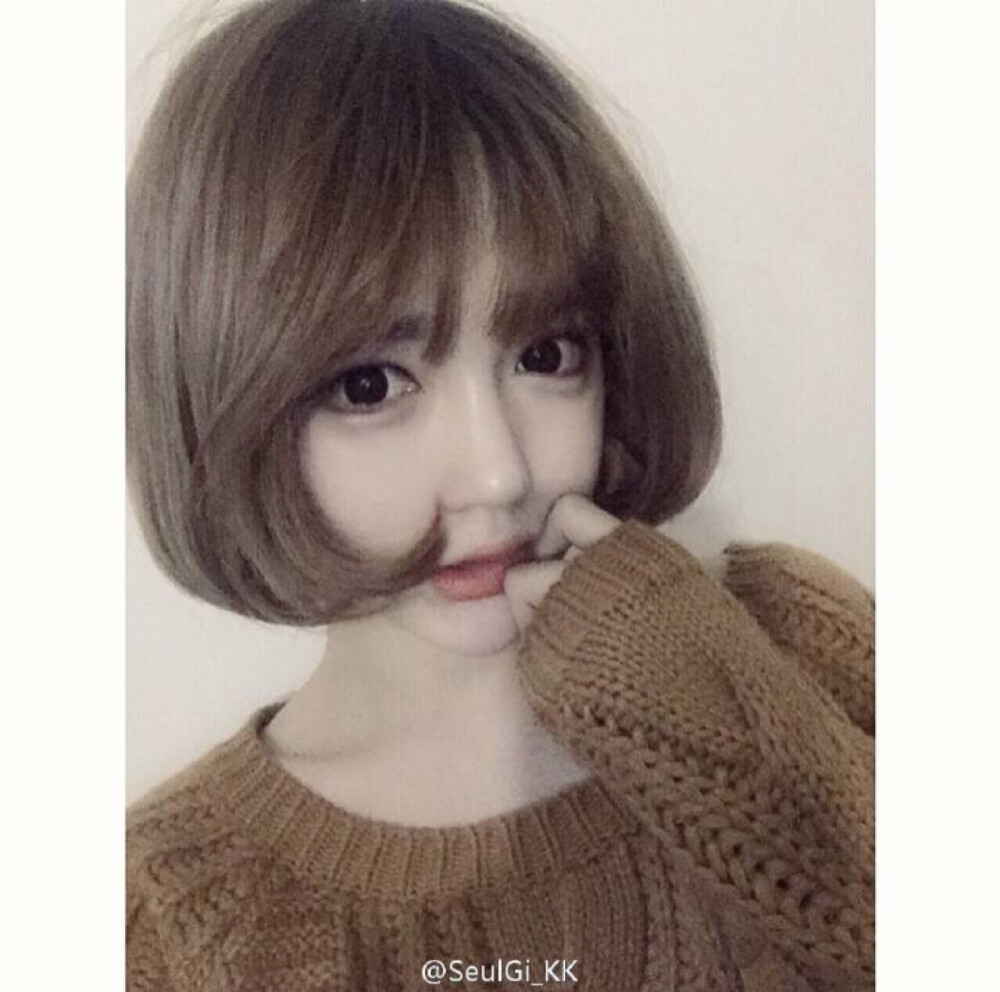 齐刘海 短发 女生发型 bobo头 灰色染发 short hair