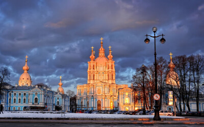 圣彼得堡位于波罗的海芬兰湾 东岸,涅瓦河河口,是俄罗斯第