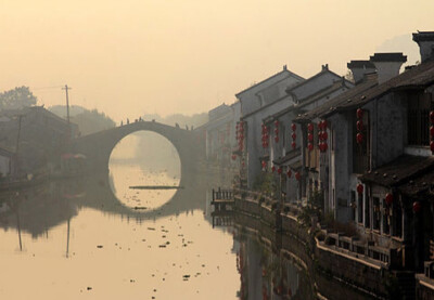 清名桥古运河街区,又称清名桥历史(文化)街区,位于中国江苏无锡市南长