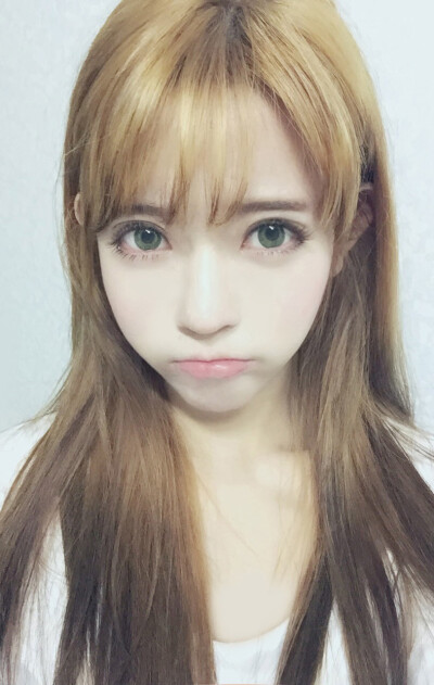 yurisa 韩国女孩颜值逆天,二次元少女征服中国.