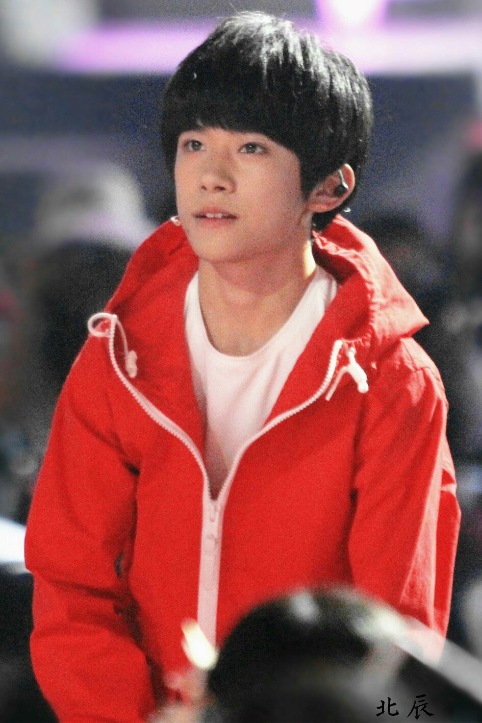 红衣少年