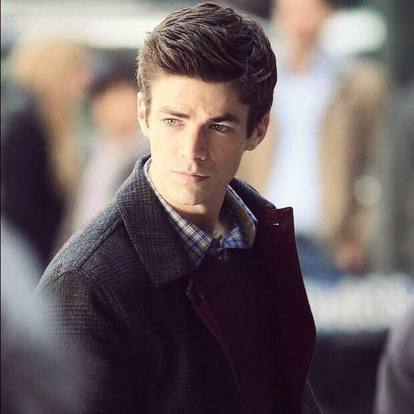 中文名:格兰特·古斯汀 外文名:grant gustin 别名:thomas grant