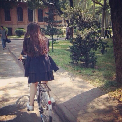 情侣骑自行车浪漫图片,骑单车头像,幸福单车,男生骑单车带女生等图片