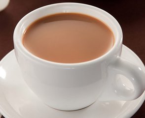 西米巧克力奶茶w: 材料 西米2小勺(超市有买) 红茶(要浓一点的哦~)