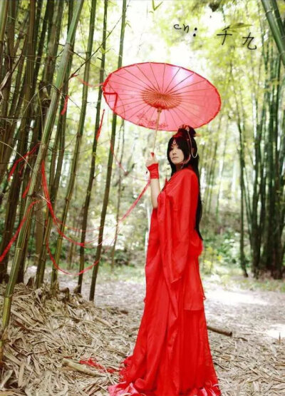 红衣古风美人