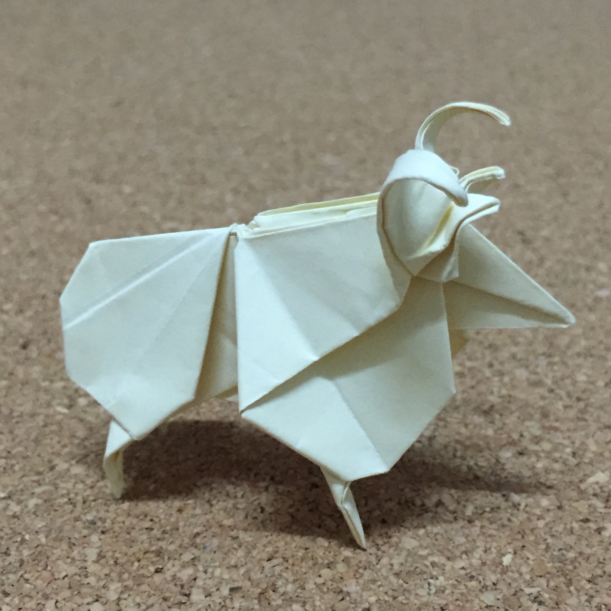 小绵羊折纸(想学的同学可以在纸艺网找视频教程)