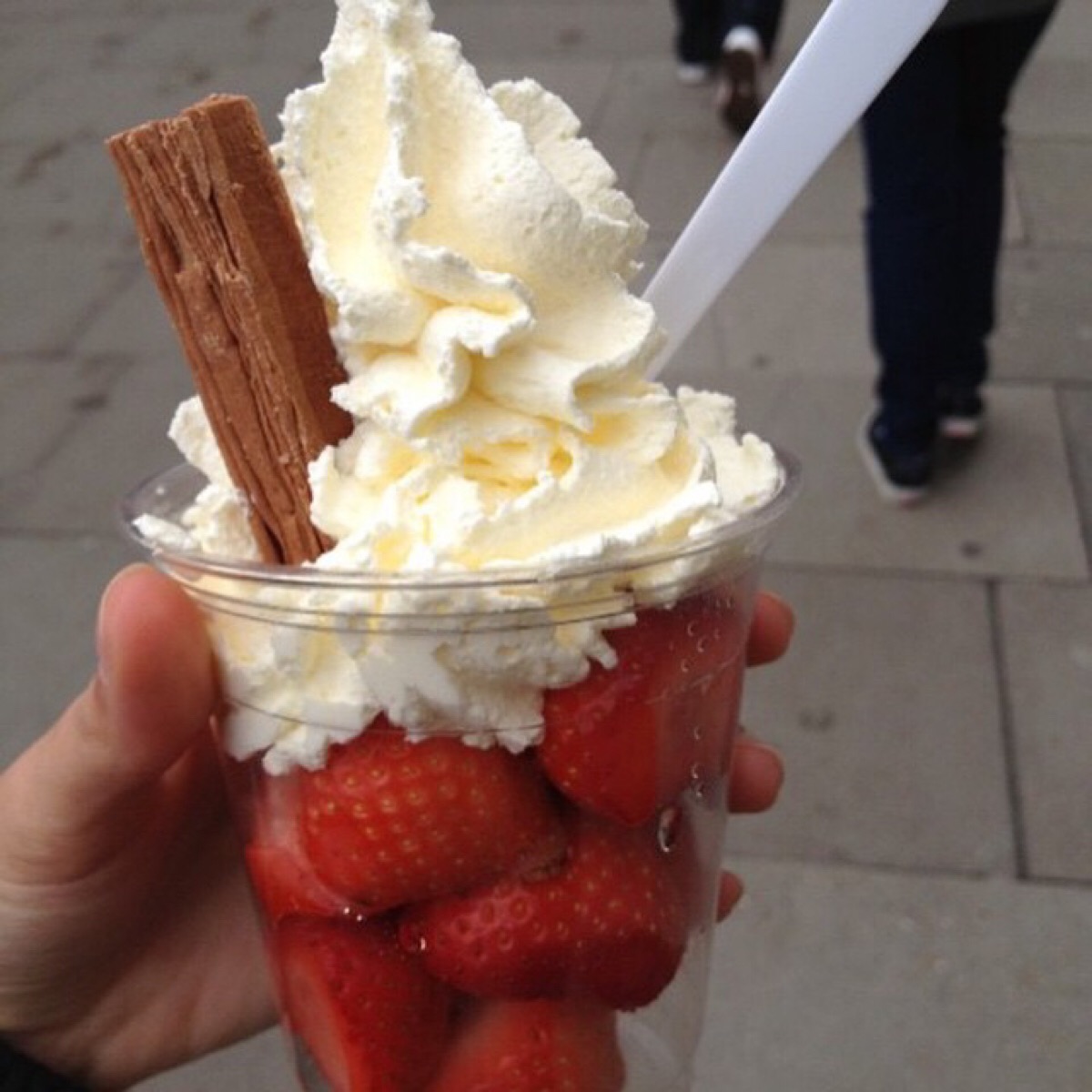 草莓冰淇淋 甜筒 甜品