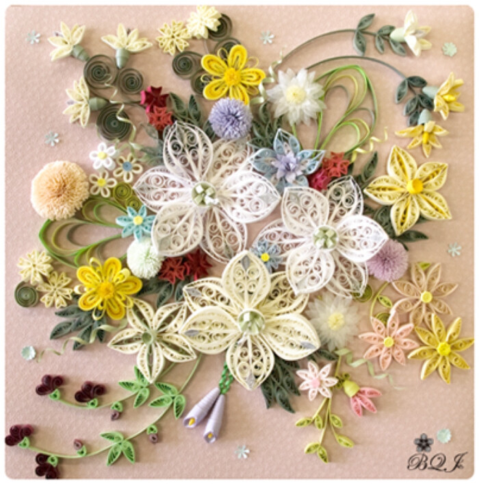 一个日本网站上的衍纸画作品,主要以花卉为主题