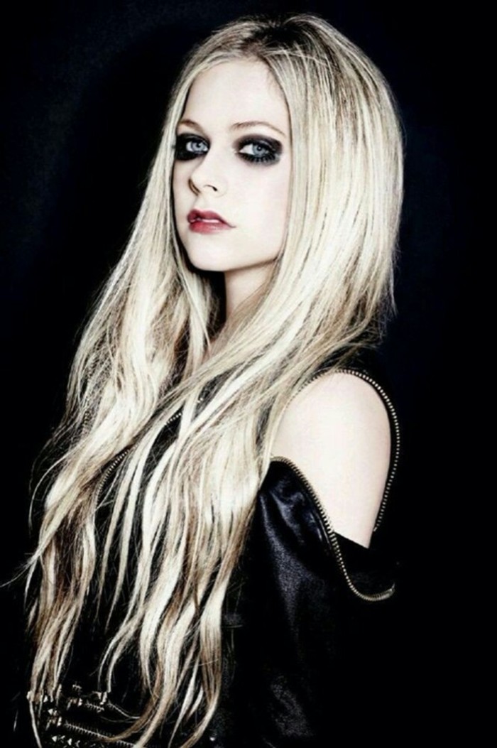 avril lavigne 【艾薇儿·拉维尼】;加拿大摇滚小天后,朋克公主.