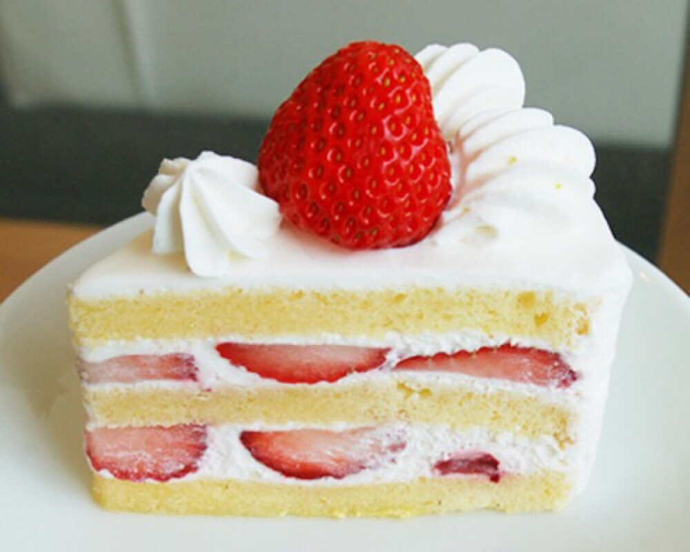奶油草莓海绵蛋糕