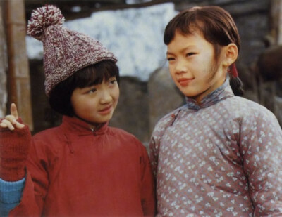 影视演员,出生于1972年,饰演了《城南旧事》的女主角英子.