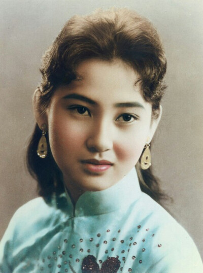 张美瑶(1941年-2012年),原名张富美,台湾南投县人,资深电影演员,其