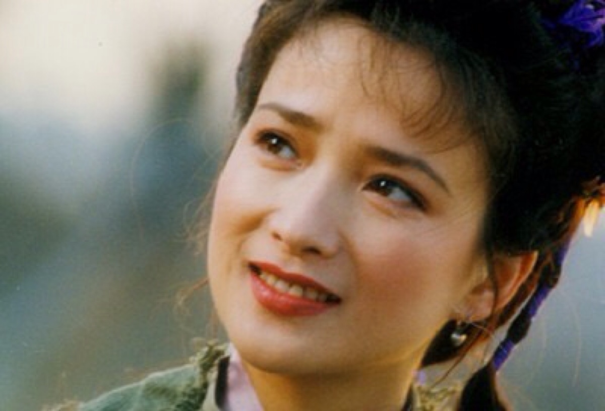何晴在水浒传中饰演李师师，她的一颦一笑都让人魂牵梦绕|何晴_新浪新闻